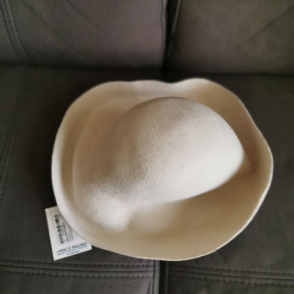 Wool hat, bnwt, pinco  pallino